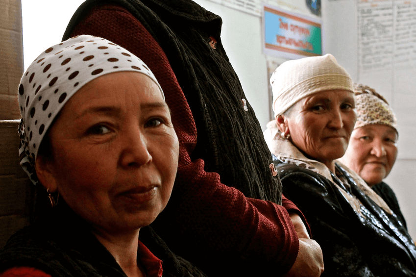 Kyrgyz women await legal consult