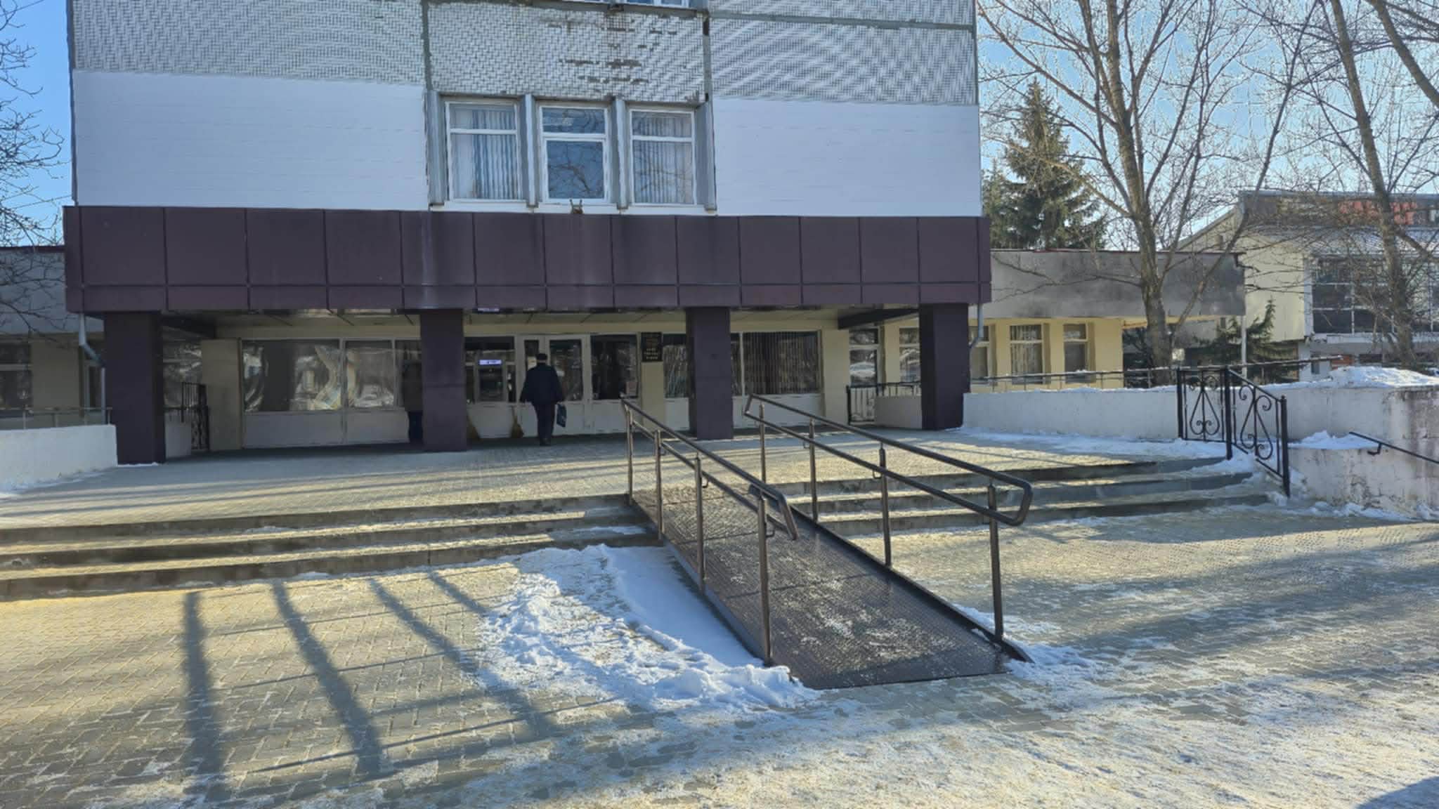 A ramp installed in front of a building in Rezina, Moldova on a snowy day.